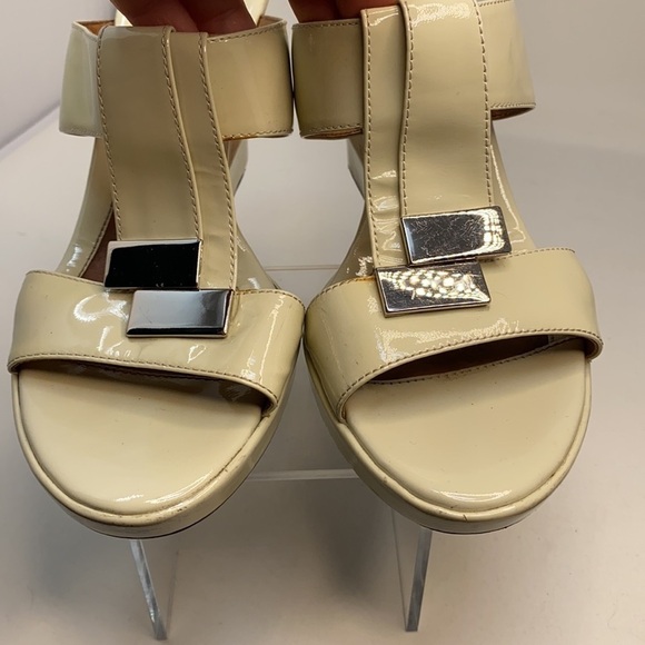 Sofft Sz 9 Patent Beige Leather Cork Wedge Sandals - Picture 9 of 10